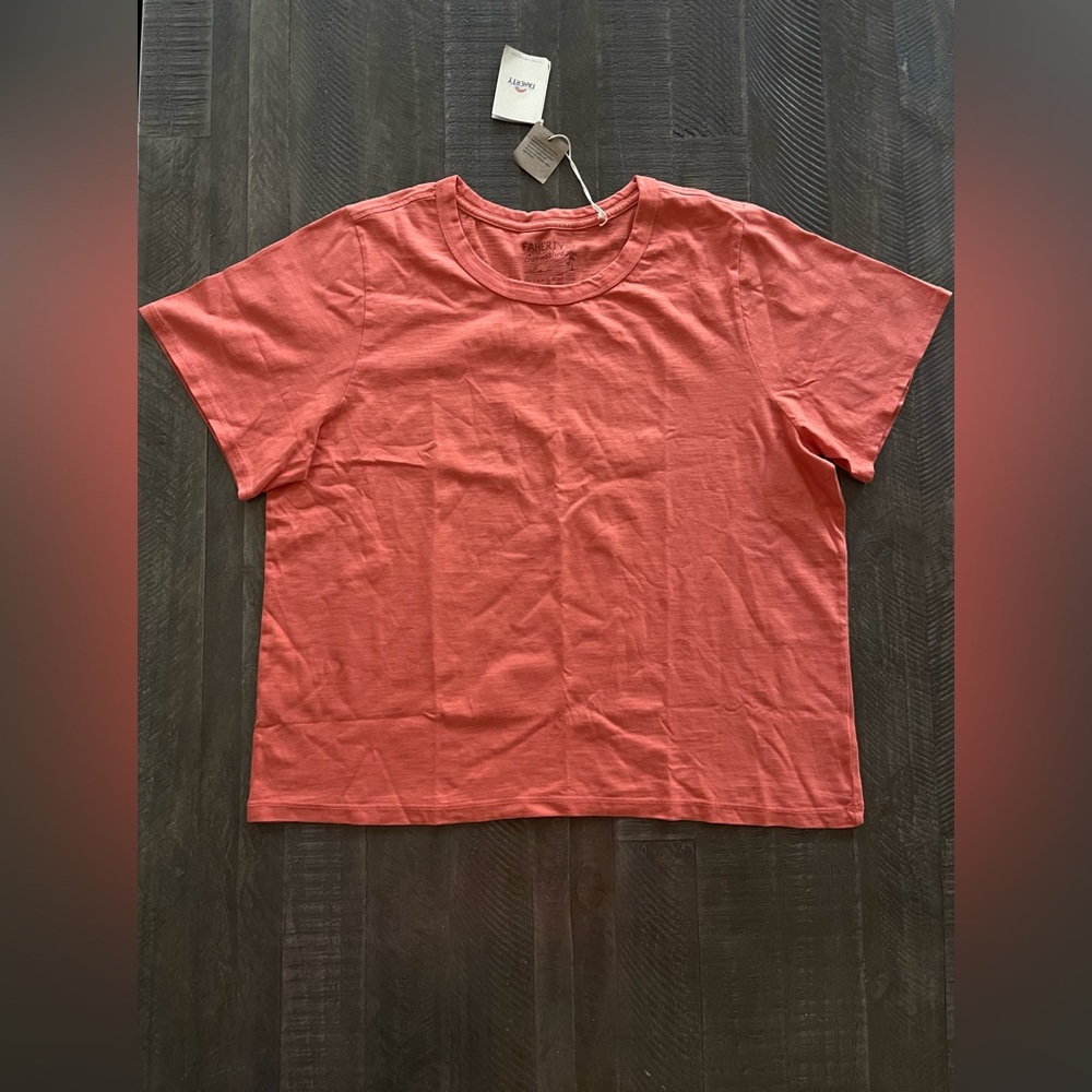 - Faherty Sunwashed Crew Tee